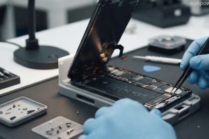how to fix phone speaker with internal components exposed by technician